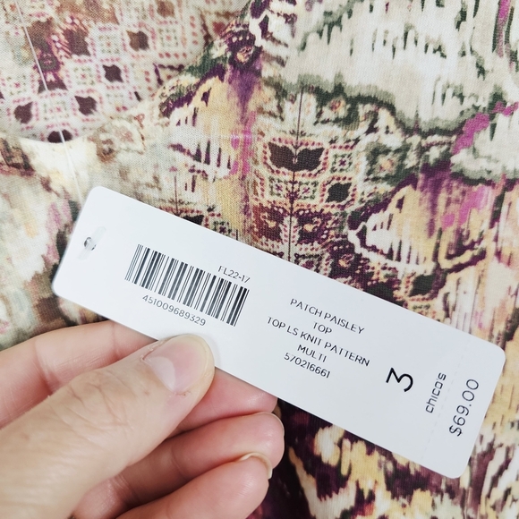 Chico's V-Neck Printed Asymmetrical Top NWT - Picture 4 of 9